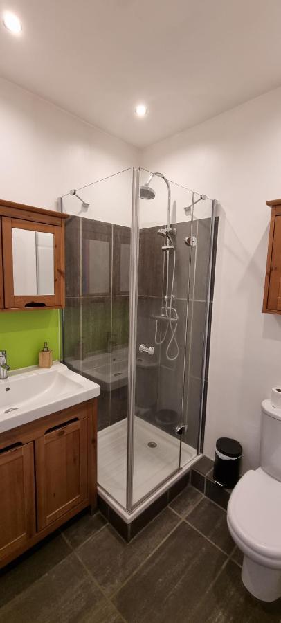 Chambre D'hotes Sde, Wc Prive Climatise Dans Loft 80m2 Espace Commun Avec Les Habitants Salon Et Cuisine Privatunterkunft Toulon